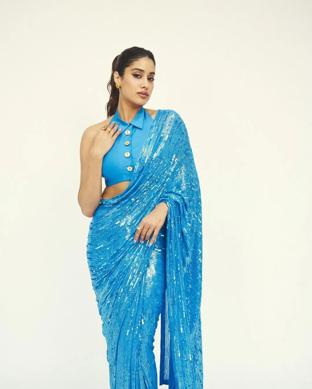 JANHVI KAPOOR PHOTOSHOOT IN BLUE SAREE SLEEVELESS BLOUSE 5